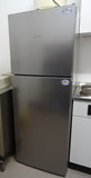 Ein neuer Kühlschrank in der Kernzeitbetreuung. Klicken und mit den Kindern freuen!